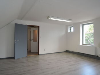 Pronájem výrobních prostor 400 m², Hostivice