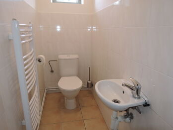 Pronájem výrobních prostor 400 m², Hostivice