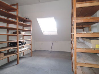 Pronájem výrobních prostor 400 m², Hostivice