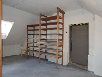 Pronájem výrobních prostor 400 m², Hostivice