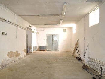 Pronájem výrobních prostor 400 m², Hostivice