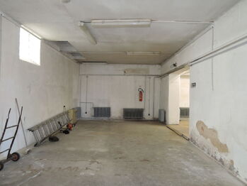 Pronájem výrobních prostor 400 m², Hostivice