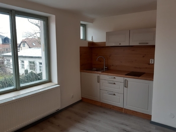 Pronájem výrobních prostor 400 m², Hostivice