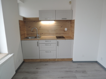 Pronájem výrobních prostor 400 m², Hostivice