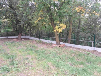 pohled na pozemek - Pronájem pozemku 700 m², Praha 10 - Hostivař