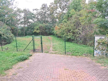 přístup na pozemek - Pronájem pozemku 700 m², Praha 10 - Hostivař