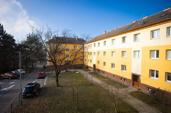 Pohled na dům - Prodej bytu 2+1 v osobním vlastnictví 71 m², Hodonín