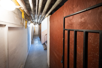 Chodba u sklepů - Prodej bytu 2+1 v osobním vlastnictví 71 m², Hodonín