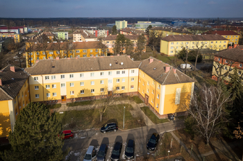 Pohled na dům - Prodej bytu 2+1 v osobním vlastnictví 71 m², Hodonín