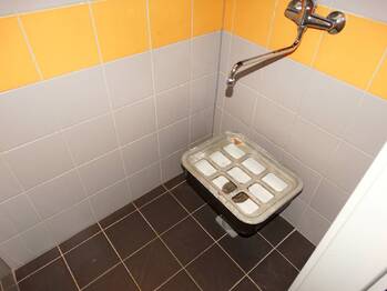 výlevka - Pronájem obchodních prostor 122 m², Pardubice