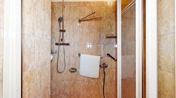 Koupelna - Prodej domu 156 m², Praha 9 - Horní Počernice