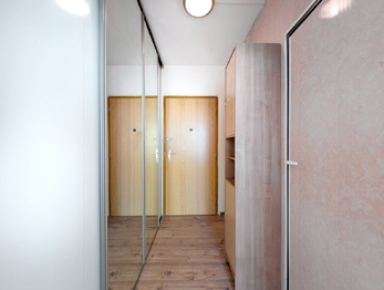 Pronájem bytu 1+kk v družstevním vlastnictví 34 m², Praha 9 - Černý Most