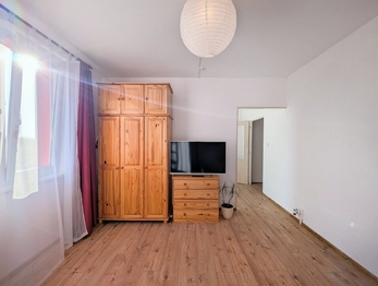 Pronájem bytu 1+kk v družstevním vlastnictví 34 m², Praha 9 - Černý Most