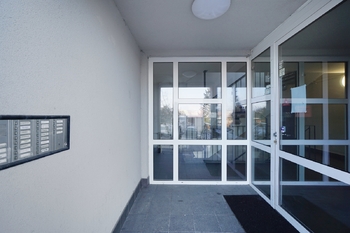 Pronájem bytu 1+kk v družstevním vlastnictví 34 m², Praha 9 - Černý Most