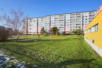 Pronájem bytu 1+kk v družstevním vlastnictví 34 m², Praha 9 - Černý Most