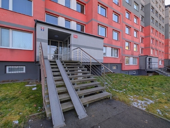 Pronájem bytu 1+kk v družstevním vlastnictví 34 m², Praha 9 - Černý Most