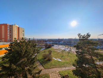 Pronájem bytu 1+kk v družstevním vlastnictví 34 m², Praha 9 - Černý Most