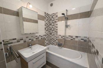 koupelna - Pronájem bytu 2+1 v osobním vlastnictví 59 m², Praha 4 - Krč