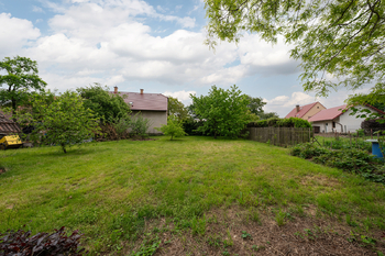 Prodej pozemku 878 m², Zbizuby