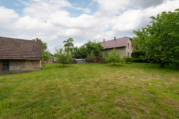 Prodej pozemku 878 m², Zbizuby