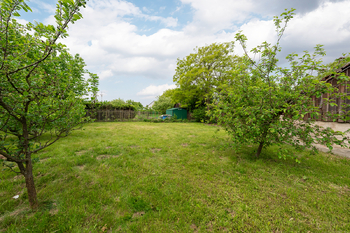 Prodej pozemku 878 m², Zbizuby