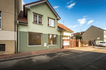 uliční pohled - Prodej domu 227 m², České Budějovice