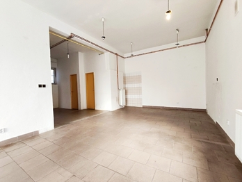 Pronájem obchodních prostor 100 m², České Budějovice