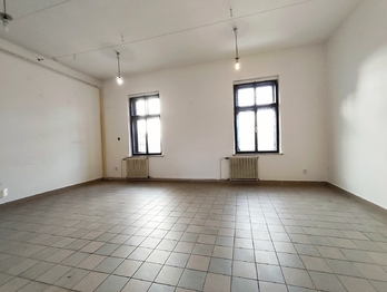 Pronájem obchodních prostor 100 m², České Budějovice