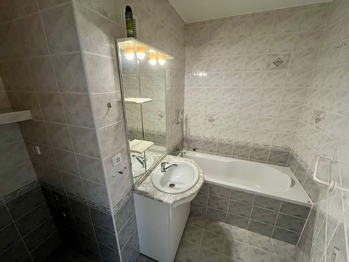 Koupelna - Prodej bytu 3+1 v osobním vlastnictví 77 m², Břeclav