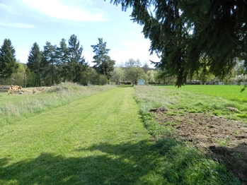 Pozemek je rovinatý. - Prodej pozemku 984 m², Přehořov