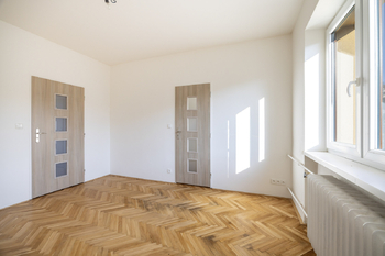 Pronájem bytu 2+1 v družstevním vlastnictví 57 m², Praha 4 - Podolí