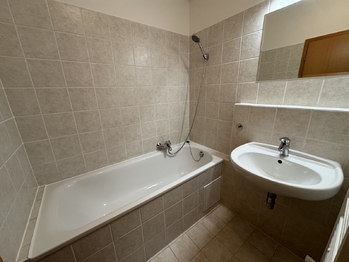 koupelna - Pronájem bytu 2+kk v osobním vlastnictví 56 m², Praha 10 - Strašnice