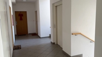 prostor před bytem - Pronájem bytu 2+kk v osobním vlastnictví 56 m², Praha 10 - Strašnice