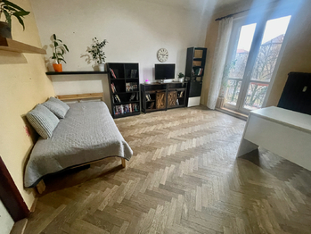 Obývací pokoj - Prodej bytu 2+1 v osobním vlastnictví 64 m², Praha 10 - Vršovice