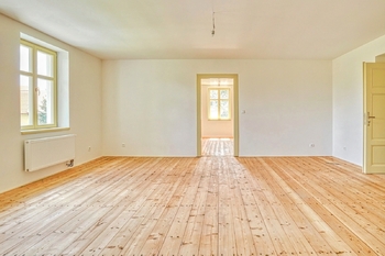 Místnost v 1. patře - Pronájem kancelářských prostor 270 m², Běloky