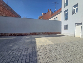 parkoviště - Pronájem obchodních prostor 41 m², České Budějovice