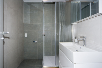 koupelna - Pronájem bytu 3+1 v osobním vlastnictví 79 m², Praha 4 - Braník