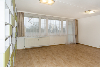 obývací pokoj s lodžií - Pronájem bytu 3+1 v osobním vlastnictví 79 m², Praha 4 - Braník