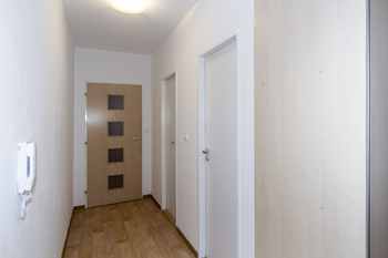 chodba - Pronájem bytu 3+1 v osobním vlastnictví 79 m², Praha 4 - Braník