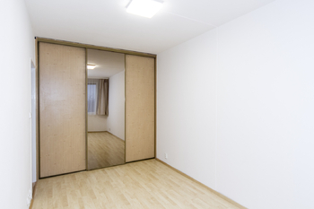 vestavěná skříň v ložnici - Pronájem bytu 3+1 v osobním vlastnictví 79 m², Praha 4 - Braník