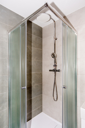 sprchový kout - Pronájem bytu 3+1 v osobním vlastnictví 79 m², Praha 4 - Braník