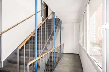 chodba domu - Pronájem bytu 3+1 v osobním vlastnictví 79 m², Praha 4 - Braník