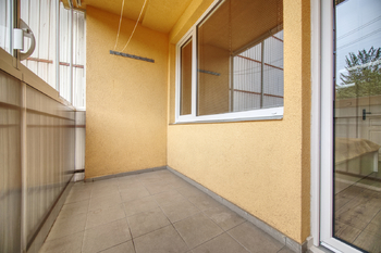 lodžie - Prodej bytu 3+1 v osobním vlastnictví 80 m², Rokycany