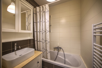 koupelna - Prodej bytu 3+1 v osobním vlastnictví 80 m², Rokycany