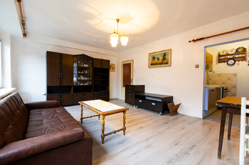 kuchyňský kout navazuje na obývák - Prodej bytu 1+kk v družstevním vlastnictví 34 m², Praha 3 - Žižkov