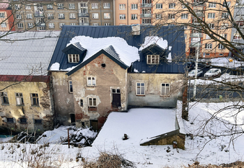 Pohled na zadní část domu s zahradu - Prodej domu 492 m², Jáchymov