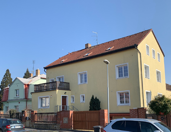 pohled z ulice - Pronájem bytu 2+1 v osobním vlastnictví 65 m², Plzeň