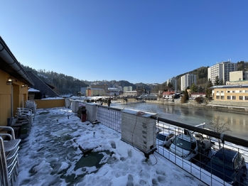 Terasa při restauraci - Pronájem restaurace 198 m², Železný Brod