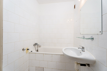 koupelna - Pronájem bytu 3+1 v družstevním vlastnictví 74 m², Čelákovice