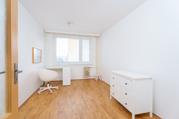 pokoj 2 - Pronájem bytu 3+1 v družstevním vlastnictví 74 m², Čelákovice